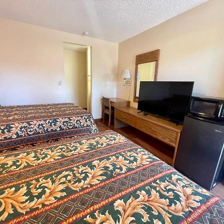 Regency Inn Lakeport Exteriör bild