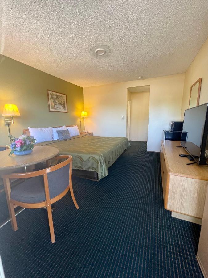 Regency Inn Lakeport Exteriör bild