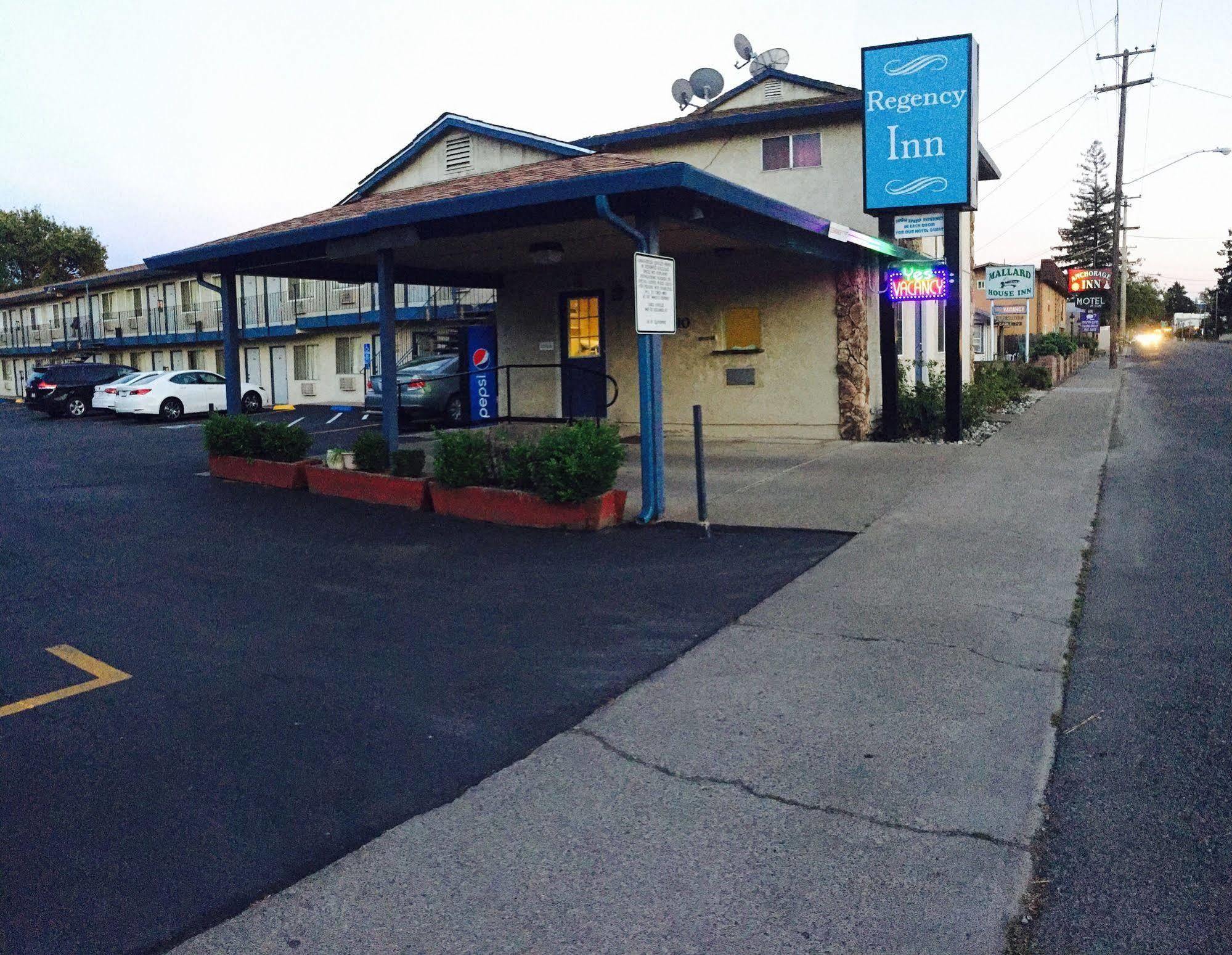 Regency Inn Lakeport Exteriör bild